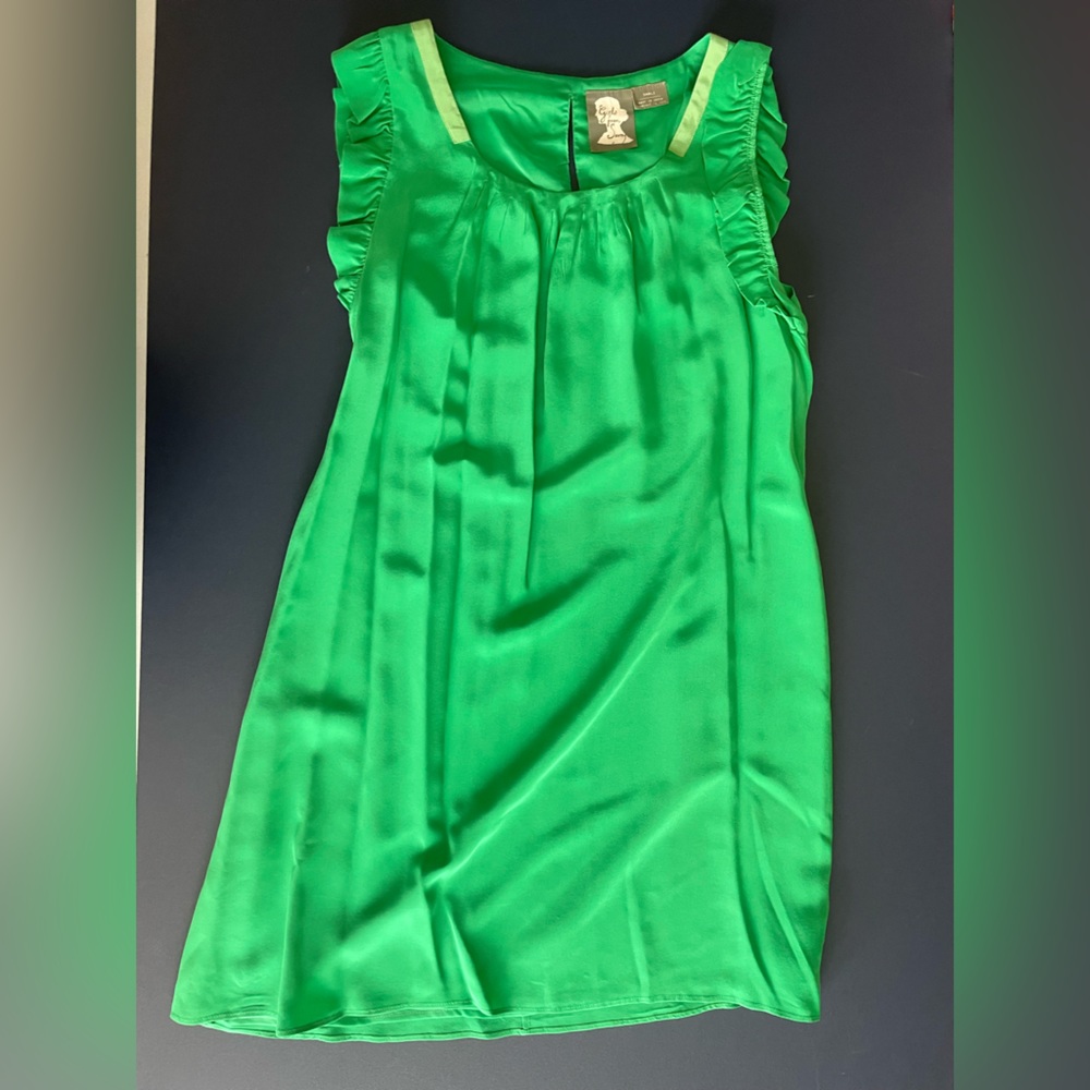 Like new women’s long top/ mini dress. Green from Girls from Saroy. Size small